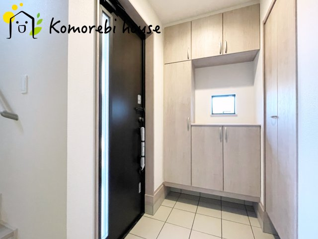 上尾市原市北1丁目20番　新築一戸建て　Bの玄関|シンプルで使いやすい玄関です