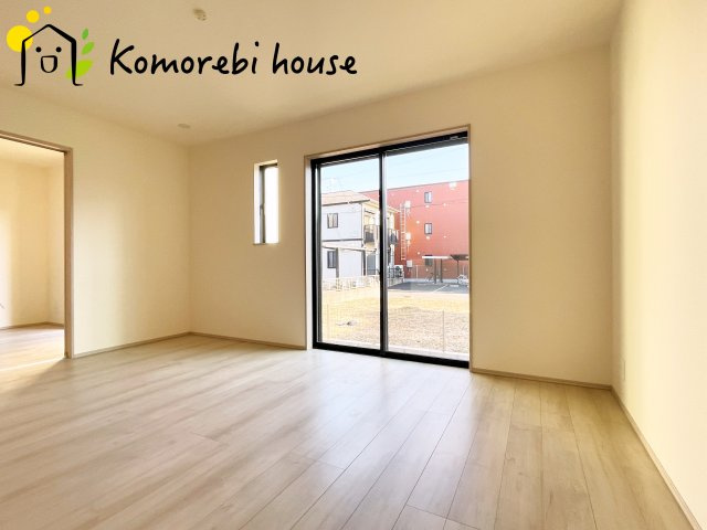 上尾市原市北1丁目20番　新築一戸建て　Bの居間・リビング|リビングです