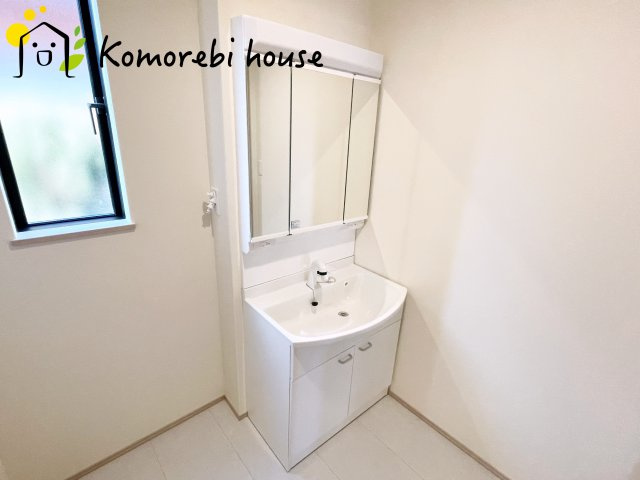 上尾市原市北1丁目20番　新築一戸建て　Bの独立洗面台|独立洗面化粧台が付いています