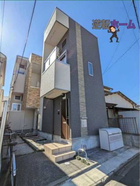 サダルスウドの外観