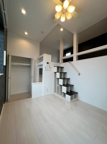 サダルスウドの居間・リビング