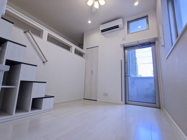 サダルスウドの内装