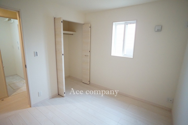 【子供部屋】 | 東大阪市若江南町1丁目 | 【1階：洋室5.5帖】クローゼット完備です♪