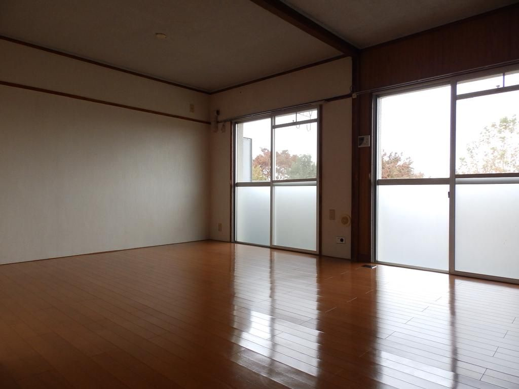 府中市押立町２丁目の中古マンションの居間・リビング