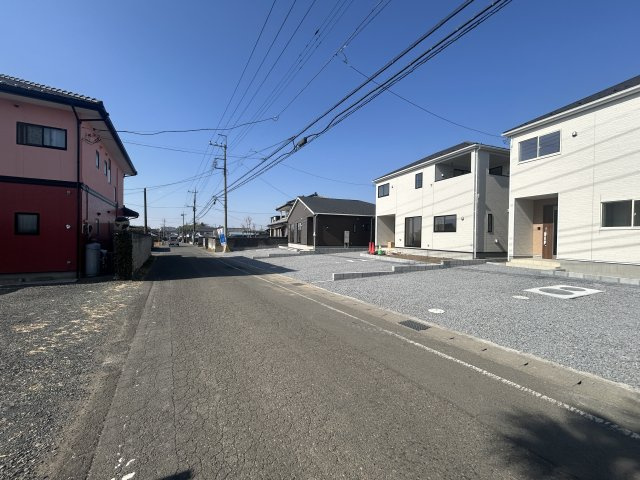 新築　前橋市粕川町新屋第2　クレイドルガーデン　3号棟の前面道路含む現地写真|現地写真　南側接道幅員約5.3ｍ