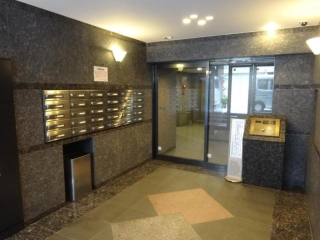 ルーブル西荻窪のエントランス