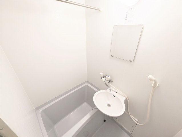 レオパレスオークスの浴室|お風呂で日々の疲れを落としましょう