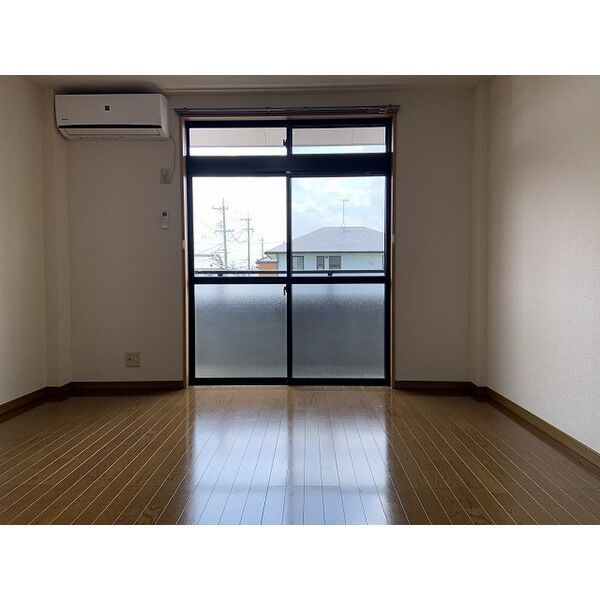 メゾン・ラポールR&Kの居間・リビング