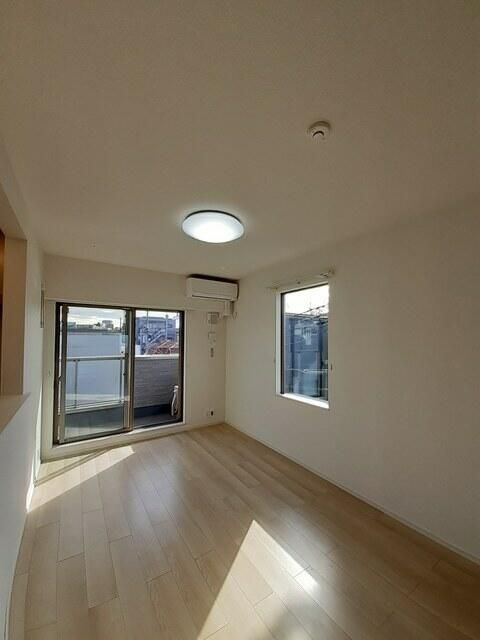 ソレアード西尾久の居間・リビング