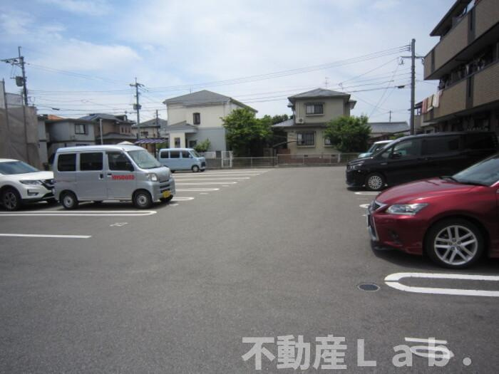 Ｎｅｕｔｒａｌ８８の駐車場