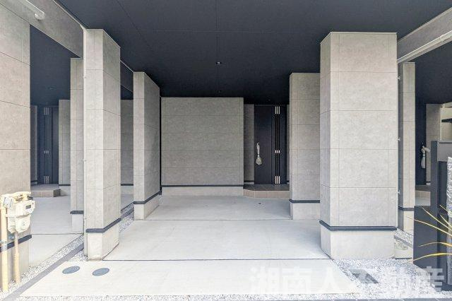 藤沢市鵠沼花沢町４－１３新築戸建ての玄関|落ち着いた玄関です