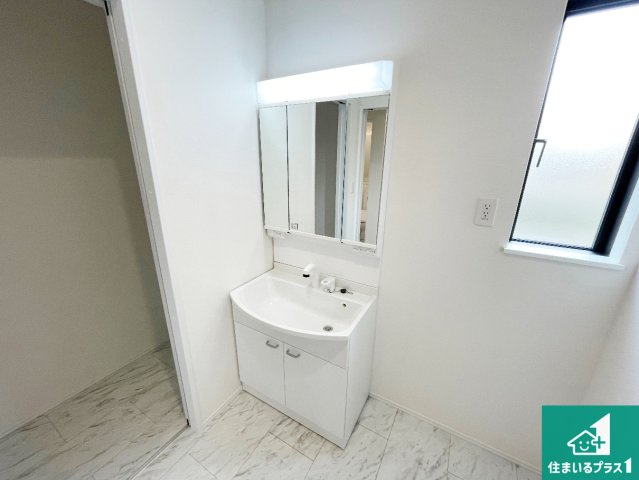 神戸市西区春日台　新築一戸建ての独立洗面台