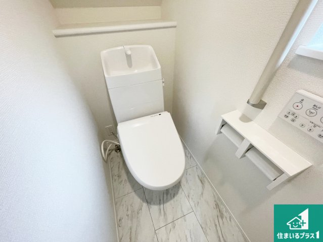 神戸市西区春日台　新築一戸建てのトイレ|1・2階の2ヶ所にあるので、朝の忙しい時間の順番待ちもなく、深夜の利用にも大変便利です。
