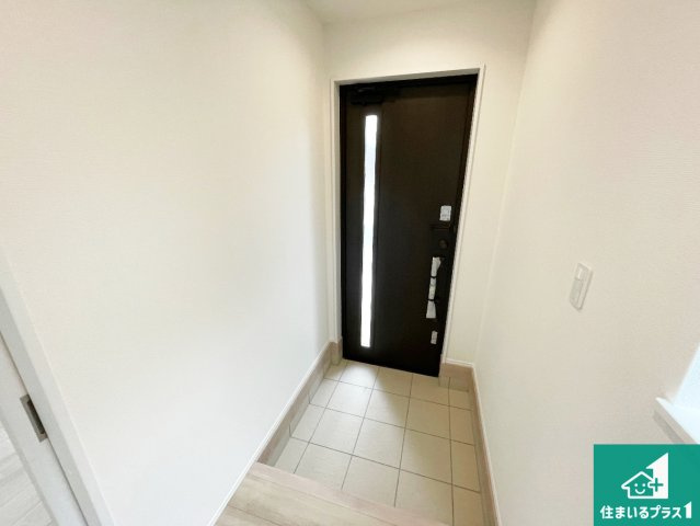 神戸市西区春日台　新築一戸建ての玄関|シューズボックスにはたくさんの靴が収納できるので玄関周りはいつもスッキリ！ご家族が増えても安心