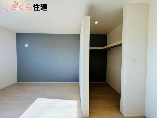 リーブルガーデン　第1小山中久喜　２号棟の寝室|広々とした洋室です♪お子様の成長に伴って増えていく荷物にも対応できます！

