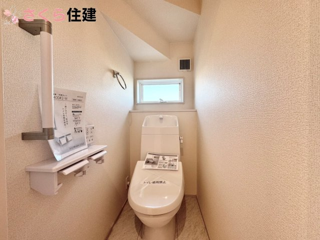 リーブルガーデン　第1小山中久喜　２号棟のトイレ|トイレは各階完備。夜、トイレに起きても、2階の寝室から1階のトイレに降りる必要はありません。