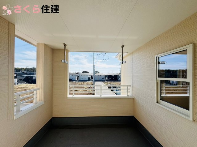 リーブルガーデン　第1小山中久喜　２号棟のバルコニー|急な雨でも安心なインナーバルコニー♪家族全員分の布団もゆったり並べられるます♪
