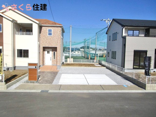 リーブルガーデン　第1小山中久喜　２号棟の駐車場|カースペース3台可能です。