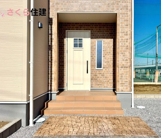 リーブルガーデン　第1小山中久喜　２号棟の玄関|夜間でも来訪者の顔を認識できるLEDライトを装備！ＴＶモニター付きインターフォンで安心のセキュリティ