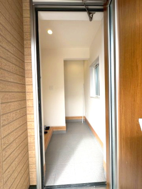 函南町平井　新築戸建　全２棟　２号棟の玄関