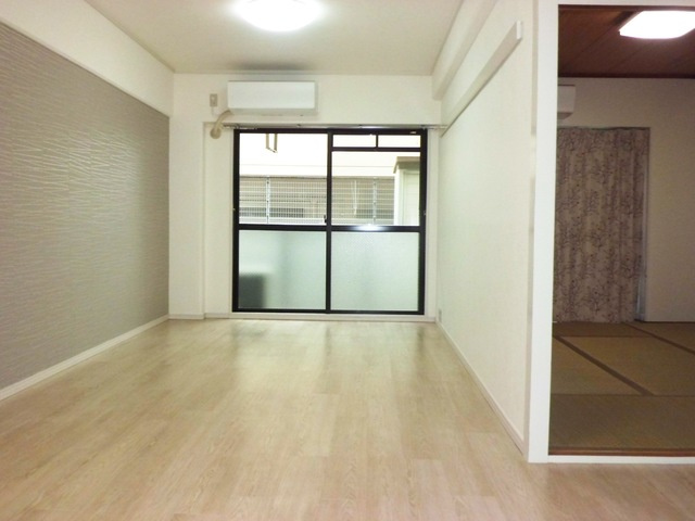 ピルティー本山の居間・リビング