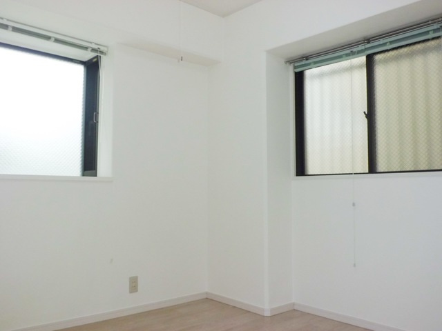 ピルティー本山の居間・リビング