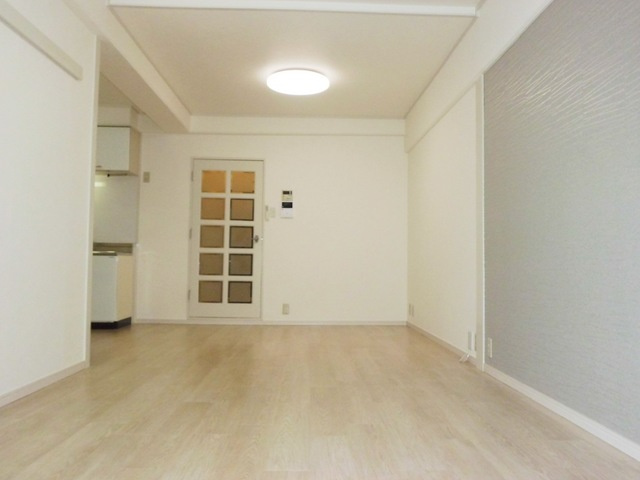 ピルティー本山の居間・リビング