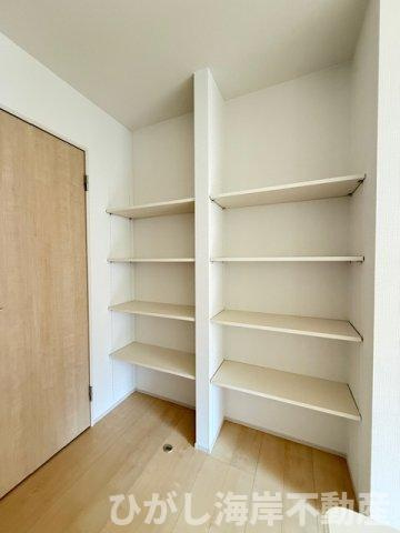 茅ヶ崎市松林2丁目　新築戸建　全10棟の内装|パントリー