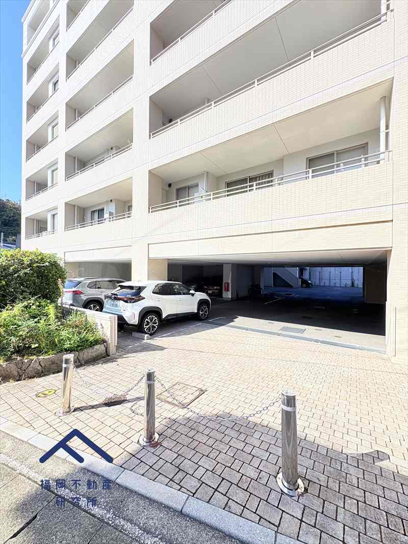 アーサー小笹ヒルズレジデンスの駐車場