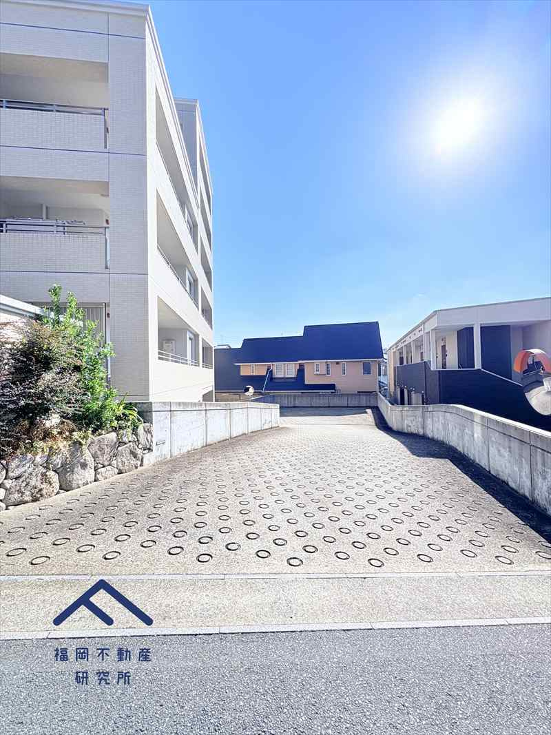 アーサー小笹ヒルズレジデンスの駐車場