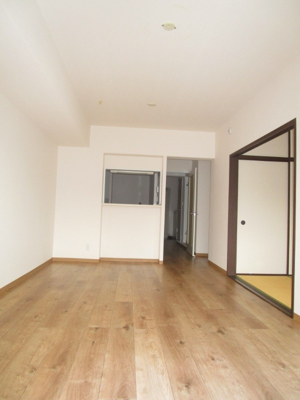 ヒルズ南戸塚3の居間・リビング