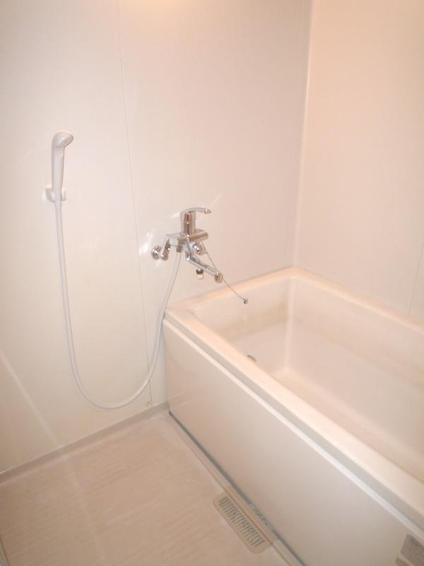 ヒルズ南戸塚3の浴室