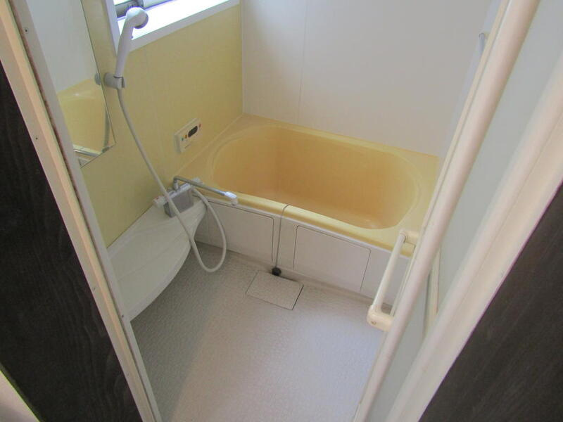 朝霧北町戸建の浴室