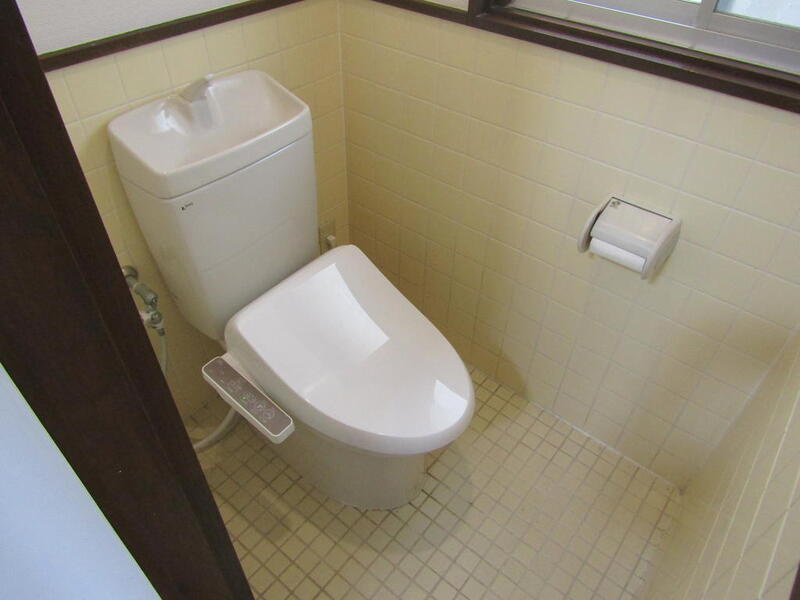 朝霧北町戸建のトイレ