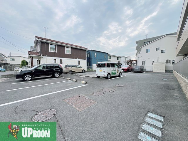 メゾン グランドゥールの駐車場