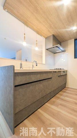 藤沢市鵠沼花沢町４－１３新築戸建てのキッチン|お料理しやすいキッチンです