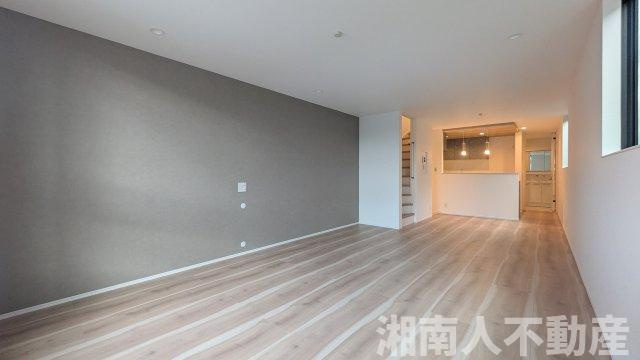 藤沢市鵠沼花沢町４－１３新築戸建ての居間・リビング|ゆったりとした居間です