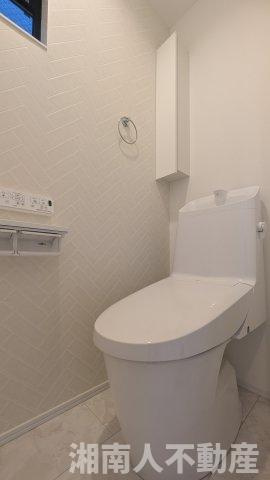 藤沢市鵠沼花沢町４－１３新築戸建てのトイレ|コンパクトで使いやすいトイレです