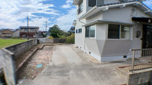 神辺町上御領　リフォーム住宅　駐車場３台の駐車場