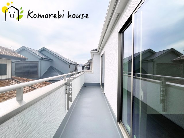 蓮田市西新宿　11期　新築一戸建て　グラファーレ　01のバルコニー|撮影：'26/02/20