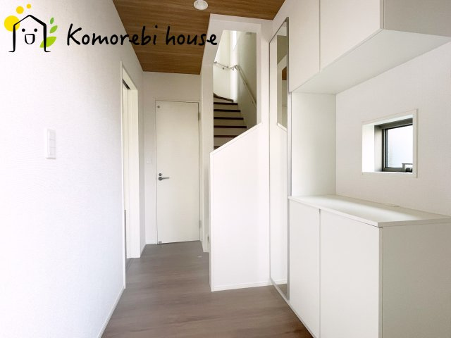 蓮田市西新宿　11期　新築一戸建て　グラファーレ　01の玄関|撮影：'26/02/20