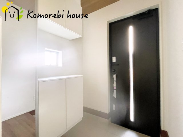 蓮田市西新宿　11期　新築一戸建て　グラファーレ　01の玄関|撮影：'26/02/20