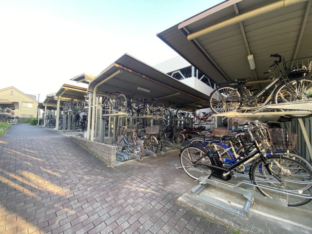 メロディーハイムJSコートの駐輪場