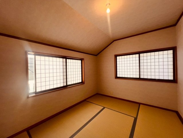 【和室】 | 武蔵野市境南町５丁目　中古戸建て | 落ち着いた雰囲気の和室は、客間やくつろぎのスペースとして最適