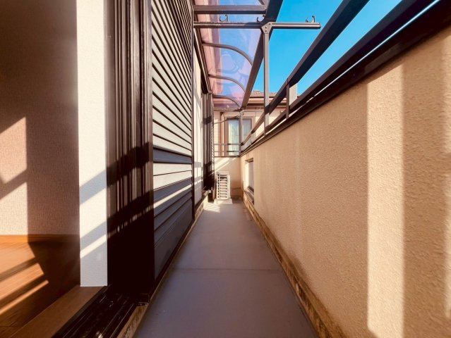 【バルコニー】 | 武蔵野市境南町５丁目　中古戸建て | 陽当たり良好なバルコニーは洗濯物もよく乾きます