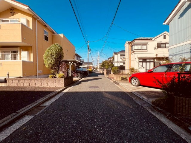【前面道路含む現地写真】 | 武蔵野市境南町５丁目　中古戸建て | 見通しの良いエリアで、お車も運転しやすく安心です