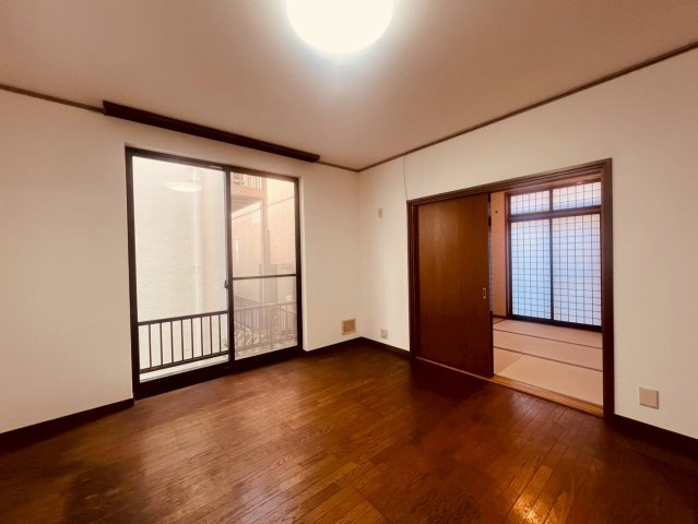 【居間・リビング】 | 武蔵野市境南町５丁目　中古戸建て | 限られた空間を無駄なく使える工夫が施され日常生活がスムーズに