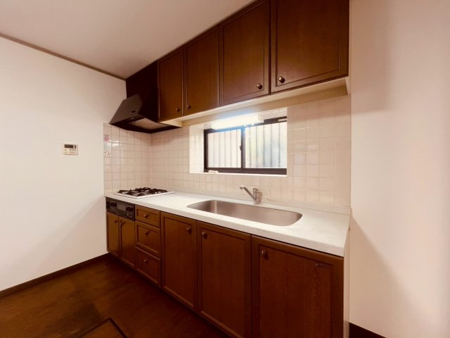 【キッチン】 | 武蔵野市境南町５丁目　中古戸建て | 収納や作業スペースが確保されており、毎日の料理がスムーズに