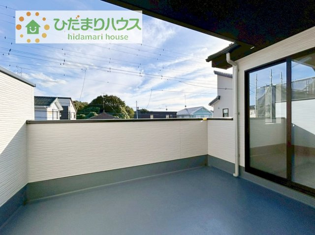【バルコニー】 | 牛久市刈谷町9期　新築戸建 | 広々としたバルコニー。お洗濯物もぜーんぶ干せちゃいます！！
