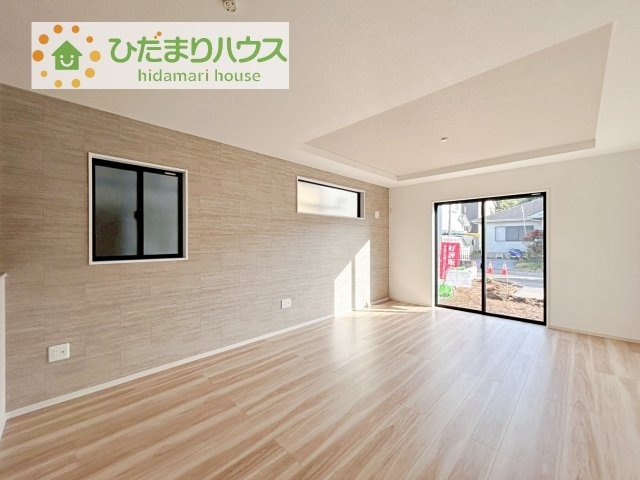 【居間・リビング】 | 牛久市刈谷町9期　新築戸建 | お子様が元気に遊べる広々としたリビングです！